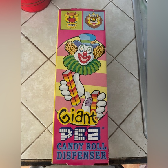 Giant PEE 12.5 inches candy roll dispenser. - Picture 4 of 5